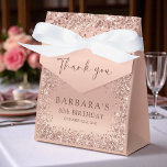 Caja Para Regalos Rosa de la fiesta de cumpleaños Oro Gracias<br><div class="desc">Añade un toque de elegancia a tu celebración con estas cajas de agradecimiento de oro rosa, perfectas para fiestas de cumpleaños, duchas de novias o cualquier evento elegante. Con una suave paleta de oro de rosa rosa y metálico con un dulce mensaje de agradecimiento, estas pequeñas cajas de regalo son...</div>
