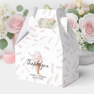 Caja Para Regalos Se Ha Levantado Con La Cuchara De Fresa Gable