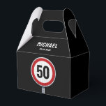 Caja Para Regalos Señal de la ruta límite de velocidad con el cumple<br><div class="desc">Personalizar tu edad para la fiesta de cumpleaños perfecta para autos y conductores. Señal de velocidad de tráfico rojo redondo con un estilo gráfico moderno. Compruebe la colección coincidente para COORDINAR ELEMENTOS. Obra de arte original de PUPSIKU STUDIO. Producto 100% único</div>
