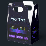 Caja Para Regalos Star Bar Menorah<br><div class="desc">Una imagen fractal púrpura y azul,  con un Magen David (Estrella de David),  en el medio,  como una menorah de Chanukkah. Se han encendido las velas. "Chag Chanukkah Sameach" (Feliz Chanukkah) aparece en un texto brillante. Puede agregar su propio texto adicional. Todo está superpuesto en un fondo estrellado.</div>