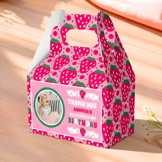 Caja Para Regalos Strawberry First Birthday Celebration Photo (Subido por el creador)