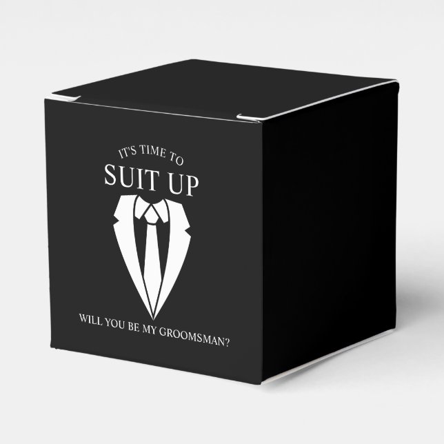 Caja Para Regalos "SUIT UP" Propuesta de Black Suit y Tie Groomsman (Costado Anverso)
