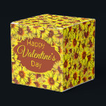 Caja Para Regalos Sunflower Favor Gift Box<br><div class="desc">Add a touch of charm to your gift wrapping supplies with this sunflower gift box. This sunflower design emphasizes vibrant amber through the color scheme.</div>