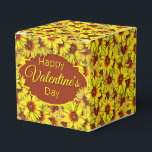 Caja Para Regalos Sunflower Favor Gift Box<br><div class="desc">Add a touch of charm to your gift wrapping supplies with this sunflower gift box. This sunflower design emphasizes vibrant amber through the color scheme.</div>