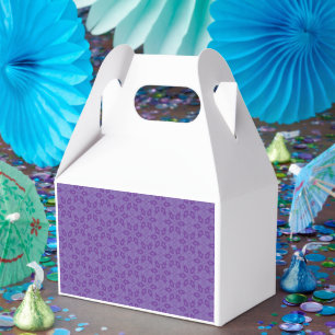 Caja Para Regalos Un papel de envoltura blanco con un patrón repetid