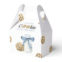 Una pequeña galleta está en camino a la ducha bebé