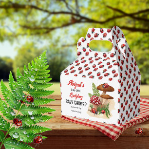 Caja Para Regalos Una Pequeña Y Pequeña Ladybug Está En Camino De Ba