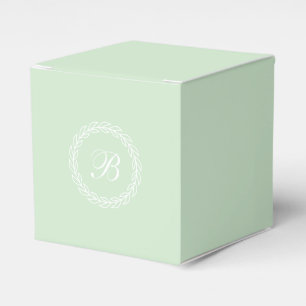 Caja Para Regalos Verde de menta con correa de laurel blanco con mon