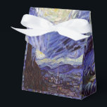 Caja Para Regalos Vincent Van Gogh Starry Night Vintage Bella Artes<br><div class="desc">Vincent van Gogh Starry Night Bella Artes Painting Starry Night es un cuadro del artista holandés post-impresionista Vincent van Gogh. El cielo azul nocturno está lleno de nubes, estrellas y una luna creciente brillante. La noche estrellada es la única noche de la serie de vistas desde la ventana de su...</div>