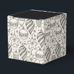Caja Para Regalos Vintage Christmas Ornaments Holiday Square<br><div class="desc">Vintage adornos de árbol de Navidad en negro y crema rodean estas cajas de regalo de fiestas cuadradas - perfectas para empaquetar tus favores de fiesta de vacaciones, regalos de negocios, regalos corporativos y más. Más cajas, papel tisular y colores adornos creados para usted en nuestra tienda. COINCIDIENDO con los...</div>