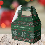 Caja Para Regalos Vintage Christmas Pattern Green Holiday Party<br><div class="desc">Un árbol de abetos de Navidad vintage y un patrón de suéter de argyle sobre tu texto personalizado en una caja de favores de fiesta de feriado personalizado. Personalizar estas cajas festivas con sus saludos personales de temporada sobre el diseño verde y rojo de Navidad.</div>