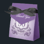 Caja Para Regalos Vintage Purple Frame 90th Birthday Favor Box<br><div class="desc">Diseño en el estilo del escudo de armas en color púrpura con gran 90º "CELEBRACIÓN DE CUMPLEAÑOS" en una cinta. Diseño en la caja de carpas "Gracias" con nombre. Puede cambiar fácilmente el nombre (color, fuente, tamaño y posición) haciendo clic en el botón personalizar. Disponible con diseño para los cumpleaños...</div>
