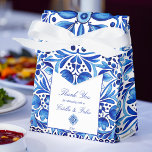 Caja Para Regalos Vintage Talavera Azulejo boda de arte popular azul<br><div class="desc">Talavera de época Azulejo arte balcánico azul y blanco mediterráneo Balcánico piezas de arte folclórico elegantes cajas de favores personalizadas favores de boda</div>