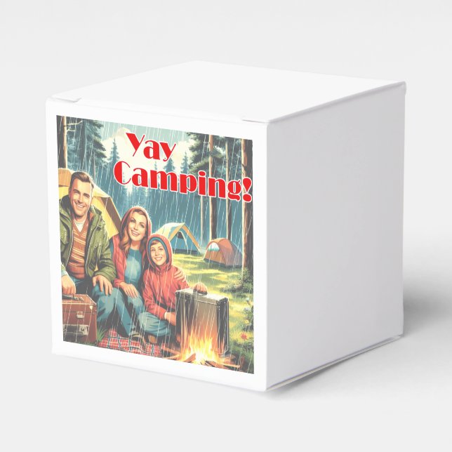 Caja Para Regalos Yay Camping En La Lluvia (Costado Anverso)