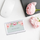 Caja Para Tarjetas De Visita Antiguo Rubor Pink Peony<br><div class="desc">Elegante y feminista funda de tarjetas de visita en verde sabio pastel de moda cuenta con un dosel de flores de peonía rosa rosa de color agua que florecen desde arriba. Personalice con su nombre,  monograma o nombre comercial en letras modernas fuera de negro.</div>