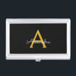 Caja Para Tarjetas De Visita Black Gold Modern Script Girly Monograma Nombre<br><div class="desc">Monograma de escritura simple negro y dorado Nombre titular de tarjeta de visita. Esto hace que el dulce perfecto cumpleaños 16,  boda,  ducha de novia,  aniversario,  ducha de bebé o fiesta de soltera sea regalo para alguien que ama el lujo glam y los estilos de moda.</div>