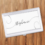 Caja Para Tarjetas De Visita Blanco y negro Elegante código de rizo del guión<br><div class="desc">Diseño elegante de un guión de estilo de firma con colas extra de curvas. Se puede personalizar el fondo blanco y los colores de fuente negros. Personalizar el tamaño del tipo de letra o muévalo según sea necesario para nombres más largos o más cortos. Crea tu propio funda de tarjetas...</div>