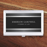 Caja Para Tarjetas De Visita Borde gris satinado y plateado elegante negro<br><div class="desc">Elegante,  negro y gris titular de la tarjeta de visita con su nombre y nombre de la empresa impreso en la parte delantera. En la parte superior e inferior se imprimen bordes de gradiente gris satinado y plateado. Texto en blanco y gris.</div>