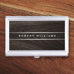 Caja Para Tarjetas De Visita Bordes de gradiente gris plateado de madera de rob<br><div class="desc">Elegante titular de tarjeta de visita con su nombre impreso en la parte delantera con bordes de gradiente plateado encima y debajo sobre un fondo impreso de madera de roble oscuro.</div>