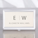 Caja Para Tarjetas De Visita Clásico Neutral Moderno Monograma Minimalista Nomb<br><div class="desc">Eleva tu imagen profesional con nuestro elegante y clásico soporte de tarjetas de visita Minimalista monograma. Este accesorio meticulosamente elaborado combina a la perfección la elegancia atemporal con el minimalismo contemporáneo, convirtiéndolo en una herramienta esencial para cualquier profesional moderno. Diseñado con precisión y meticulosa atención a los detalles, este titular...</div>