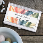 Caja Para Tarjetas De Visita Coloridas plumas de color negro nombre de guión<br><div class="desc">Impresión duradera con este coloreado acuarela Feathers Black Script Name Business Card Case! El diseño es muy animado, con un diseño de plumas acuáticas de diseño en tonos verdes, azules, rosas, naranjas y violetas sobre un fondo blanco y limpio. Personalice la franja blanca con su nombre y profesión en una...</div>