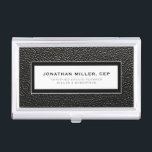 Caja Para Tarjetas De Visita Cuero negro profesional<br><div class="desc">Diseño lujoso y sencillo,  con nombre personalizado,  compañía de títulos o texto personalizado debajo en la tipografía clásica de bloques sobre un fondo texturado de cuero negro. Personalice el producto para su personalizado.</div>