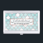 Caja Para Tarjetas De Visita Cuidada Purpurina rosa Verde azulada acuarela Esca<br><div class="desc">Este diseño de temática de sirena, alegre y fresco, es perfecto para el chica de diseño. Presenta una imitación de las secuencias de purpurina rosado impresas de las escamas de sirena sobre un fondo pintado de color blanco y azul verde azulado. Es artístico, bonito y lindo. ***NOTA DE DISEÑO IMPORTANTE:...</div>