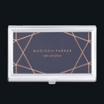 Caja Para Tarjetas De Visita Diseño geométrico moderno del falso oro color de<br><div class="desc">Este tenedor elegante de la tarjeta de visita ofrece un fondo azul de medianoche oscuro con un diseño geométrico del falso oro color de rosa.</div>