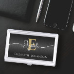 Caja Para Tarjetas De Visita Elegante Cepillo Negro Metalizado Girly Gold Monog<br><div class="desc">Eleva tu juego de red con nuestro elegante estuche de tarjetas de visita monogramado de oro Metalizado con pincel negro! Este elegante funda ofrece sofisticación y personalización, con un fondo negro metálico cepillado, un audaz monograma dorado y un nombre de guión de guiñada blanca y moda. Personalízalo aún más añadiendo...</div>