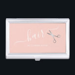 Caja Para Tarjetas De Visita Elegante estilista moderno de tijeras plateadas<br><div class="desc">Diseño moderno y elegante para los peinados con tijeras de plata falsas y elegante fuente caligráfica.</div>