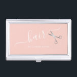 Caja Para Tarjetas De Visita Elegante estilista moderno de tijeras plateadas<br><div class="desc">Diseño moderno y elegante para los peinados con tijeras de plata falsas y elegante fuente caligráfica.</div>