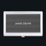 Caja Para Tarjetas De Visita Elegante Manly Dark Gray Stripes<br><div class="desc">Elegante portatarjetas de visita con fondo de rayas grises oscuras. Puede agregar su monograma o nombre.</div>