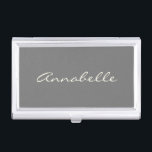 Caja Para Tarjetas De Visita Elegante Moda de Personalizado de nombre de guión<br><div class="desc">Este funda personalizado de tarjetas de visita muestra su nombre en una bonita escritura manuscrita escrita en un elegante fondo gris carbón. Gran idea de regalo.</div>