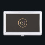 Caja Para Tarjetas De Visita Elegante Monograma Manly Black Faux Gold Circle<br><div class="desc">Elegante titular de tarjeta de visita con fondo gris oscuro y falso patrón de círculo dorado Puede añadir su monograma a él.</div>