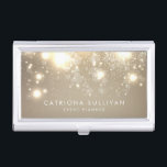 Caja Para Tarjetas De Visita Elegante Purpurina de oro Bokeh Luxe<br><div class="desc">Elegante Purpurina de oro Bokeh Luxe titular de la tarjeta de visita | Muestra tu tarjeta de visita con este elegante titular de tarjeta de visita. Presenta un bokeh purpurina dorado y una tipografía simple. Los elementos coincidentes están disponibles.</div>