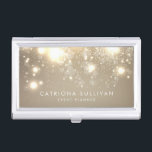 Caja Para Tarjetas De Visita Elegante Purpurina de oro Bokeh Luxe<br><div class="desc">Elegante Purpurina de oro Bokeh Luxe titular de la tarjeta de visita | Muestra tu tarjeta de visita con este elegante titular de tarjeta de visita. Presenta un bokeh purpurina dorado y una tipografía simple. Los elementos coincidentes están disponibles.</div>