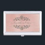 Caja Para Tarjetas De Visita Elegante Rosa con guion de Monograma Metalizado ce<br><div class="desc">Un elegante rosa metálico de oro cepillado metalizado titular de tarjeta de visita. El titular de la tarjeta de visita tiene un monograma de escritura con un fondo rosado metálico. Un diseño diseñado por Blackberry Boulevard.</div>