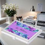 Caja Para Tarjetas De Visita Flores de hidrangea magníficas, personalizadas<br><div class="desc">Este funda de tarjetas de visita presenta magníficas flores de hidrangea combinadas en un patrón floral y exuberante. Colores en turquesa,  lavanda,  azul. ¡Texto y color personalizado!</div>