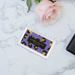 Caja Para Tarjetas De Visita Glam Purpurina Gold Purple Black Leopardo Animal<br><div class="desc">Si eres una dama jefa, este moderno e impresionante titular de tarjeta de visita es la manera perfecta de darle una primera impresión memorable a tu cliente. Funda de tarjetas de visita de animalier moderno y juvenil con imagen digital de leopardo impreso en color Puple, negro y oro purpurina. Superposición...</div>