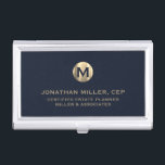 Caja Para Tarjetas De Visita Logo inicial de Blue Luxury Gold<br><div class="desc">Diseño lujoso y sencillo con medallón de logo inicial de oro metálico cepillado con nombre personalizado,  título,  nombre de empresa o texto personalizado abajo en tipografía clásica de bloques en un fondo azul oscuro. Personalice el producto para su personalizado.</div>
