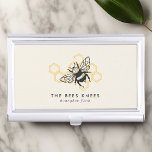 Caja Para Tarjetas De Visita Logotipo de abeja vintage Abeja ruidosa<br><div class="desc">Logotipo de abeja vintage Caja de la tarjeta de visita Rustic Honeybee Beekeeper. Este diseño de moda presenta una abeja de miel negra con fondo de abeja amarilla. El diseño colmenar perfecto para un negocio de apicultores.</div>