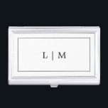 Caja Para Tarjetas De Visita Logotipo de Monograma minimalista en blanco y negr<br><div class="desc">Funda sencillo de tarjetas de visita con un diseño moderno y minimalista con el logotipo inicial de dos monogramas rodeado por un borde frontal. El diseño es negro sobre un fondo blanco y puede cambiarse a cualquier color que desee. Este funda de tarjetas de visita es excelente para un abogado,...</div>