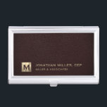 Caja Para Tarjetas De Visita Logotipo inicial de lujo profesional<br><div class="desc">Diseño lujoso y sencillo con medallón inicial de oro metálico cepillado con nombre personalizado,  título,  nombre de la empresa o texto personalizado debajo sobre un rico fondo de cuero de sangre de bueyes. Personalice el producto para su personalizado.</div>