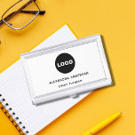 Caja Para Tarjetas De Visita Logotipo Minimalista moderno Personalizado Blanco<br><div class="desc">Personaliza tu hermoso Funda de tarjetas blancas negras con el logotipo de Personalizado Minimalista moderno. Si necesita ayuda,  por favor háganoslo saber en belytaliarecipes@gmail.com,  y le ayudaremos con mucho gusto.© Belytalia 2022</div>