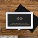 Caja Para Tarjetas De Visita Logotipo simple de Personalizado negro<br><div class="desc">Aumente su juego de red con este funda de tarjetas de visita simple, elegante y profesional. El elegante fondo incluye su logotipo, nombre de la empresa, dirección, información de contacto y sitio web en la tipografía dorada clásica de los tercios inferiores, que le añaden un toque de sofisticación a sus...</div>