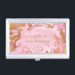 Caja Para Tarjetas De Visita Mármol rosa caliente, blanco y con espuma de Relie<br><div class="desc">Titular de la tarjeta de visita Minimalista Sparkle Marble de color rosa caliente, blanco y Relieve metalizado dorado con tipografía con letras de mano dorada para el monograma. El moderno titular de la tarjeta de visita Sparkle Marble Swirl Rosado Caliente, Blanco y Relieve metalizado dorado es perfecto para cualquier profesión....</div>