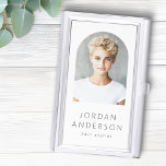 Caja Para Tarjetas De Visita Moderna y elegante foto en blanco<br><div class="desc">Moderno funda de tarjetas de visita con su foto,  nombre y título en forma de arco sobre un fondo blanco.</div>