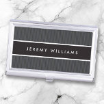 Caja Para Tarjetas De Visita Moderno gris oscuro y masculino negro personalizad<br><div class="desc">Moderno,  elegante perfil o soporte de tarjeta de visita con una banda negra horizontal sobre una textura gris oscuro y rayada. Nombre del personalizable en la parte delantera. Texto blanco. Coincide con la misma tarjeta comercial de estilo. Diseño elegante,  ideal para un abogado,  abogado o contador.</div>