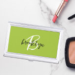 Caja Para Tarjetas De Visita Monograma blanco negro lime verde moderno<br><div class="desc">Este moderno y moderno funda de tarjetas de visita cuenta con un monograma y un nombre en blanco y negro con un elegante fondo verde lima.</div>