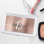 Caja Para Tarjetas De Visita Monograma blanco negro Metalizado cepillado de oro<br><div class="desc">Este moderno y moderno funda de tarjetas de visita cuenta con un monograma y un nombre en blanco y negro con un elegante fondo metalizado de imitación dorada rosa.</div>